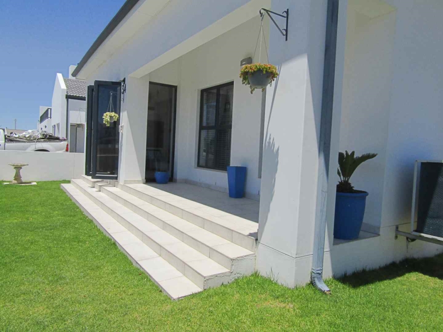 3 Bedroom Property for Sale in Sandy Point Western Cape